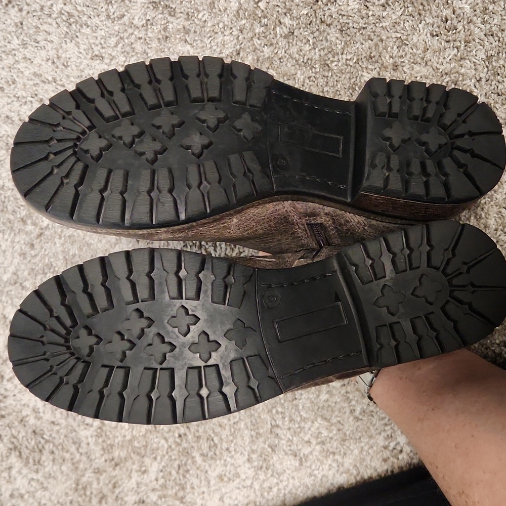 Women's Weathered Black Leather Ankle Boots - Picture 6 of 9